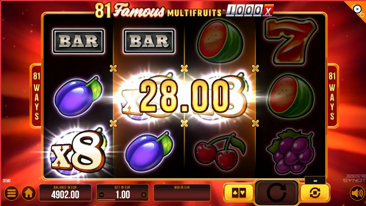 Tampilan layar mesin slot 81 Famous Multifruits 1000 dengan simbol buah dan lampu neon